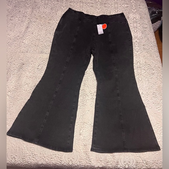 Flattering & Stylish Black Flare Jeans - Picture 1 of 5